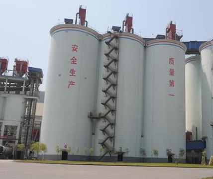 清理水泥库是一个非常重要的工作,需要注意很多细节和安全事项。以下是清理水泥库的注意事项: 安全至上:清理水泥库是一个需要注意安全的工作,工作人员须穿着安全帽、安全鞋、防护眼镜等防护装备。需要建立安全制度,严格执行各项安全规定,避免发生意外事故。